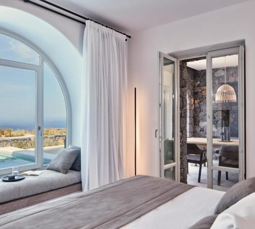 Discover the Ultimate Luxury: 11 Top-rated Hotels in Oia, Santorini in 2024