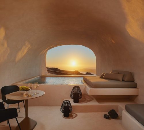 Ultimate Greek Island Getaway: Discover the Top 11 Cave Hotels in Santorini with Swim-Up Pool Views 2024